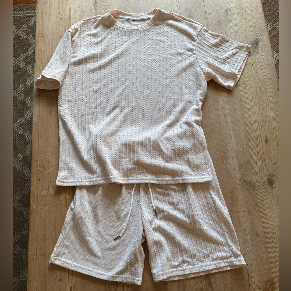Amazon Men's Short Sleeve Tee and Shorts Set - Cream